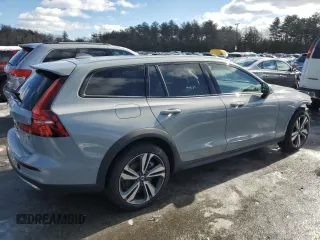 2024 Volvo V60 Cross Country Plus with VIN YV4L12WYXR2134824, listed as a Copart auction lot 44391335 with 9,140 mi miles and Salvage Title. Bid and sale history available at carsss.com. Image 3.