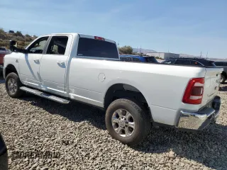 2022 Ram 2500 Big Horn z VIN 3C6UR5JL0NG271552, wystawiony jako Copart lot #61086084 z przebiegiem Nie podano mil oraz Szkoda całkowita • Salvage title. Historia ofert i sprzedaży dostępna na DreamBid. Obrazek 2.