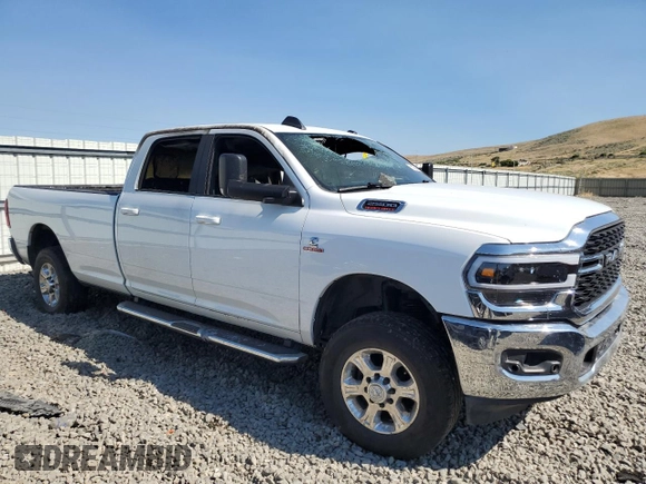 2022 Ram 2500 Big Horn z VIN 3C6UR5JL0NG271552, wystawiony jako Copart lot #61086084 z przebiegiem Nie podano mil oraz Szkoda całkowita • Salvage title. Historia ofert i sprzedaży dostępna na DreamBid. Obrazek 4.