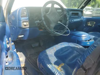 2000 Chevrolet Silverado 3500 z VIN 1GCGC34RXYR187240, wystawiony jako Copart lot #62905734 z przebiegiem 73 244 mil mil oraz Tytuł czysty. Historia ofert i sprzedaży dostępna na DreamBid. Obrazek 8.