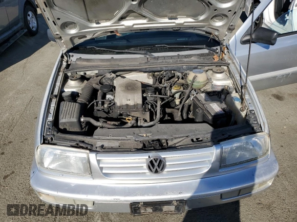 1998 Volkswagen Jetta z VIN 3VWRB81HXWM136725, wystawiony jako Copart lot #71419064 z przebiegiem 160 685 mil mil oraz Szkoda całkowita • Salvage title. Historia ofert i sprzedaży dostępna na DreamBid. Obrazek 11.