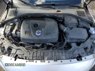 2015 Volvo V60 T5 Drive-E Premier z VIN YV140MEK6F1225135, wystawiony jako Copart lot #47532495 z przebiegiem 119 872 mil mil oraz Czysty tytuł • Clean title. Historia ofert i sprzedaży dostępna na DreamBid. Obrazek 12.