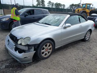 2004 Mercedes-Benz CLK 320 z VIN WDBTK65G54T009988, wystawiony jako IAAI lot #42079933 z przebiegiem Nie podano mil oraz . Historia ofert i sprzedaży dostępna na DreamBid. Obrazek 2.