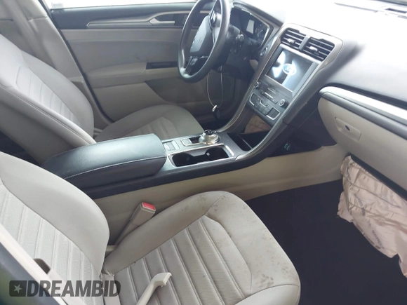 2020 Ford Fusion SE with VIN 3FA6P0HD3LR149333, listed as a IAAI auction lot 41773671 with 31,325 mi miles. Bid and sale history available at carsss.com. Image 5.