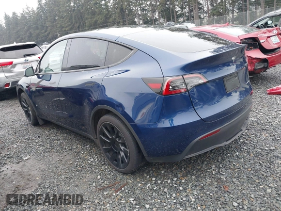 2024 Tesla Model Y Long Range with VIN 7SAYGDEE9RF066607, listed as a IAAI auction lot 40895482 with 9,988 mi miles. Bid and sale history available at carsss.com. Image 3.