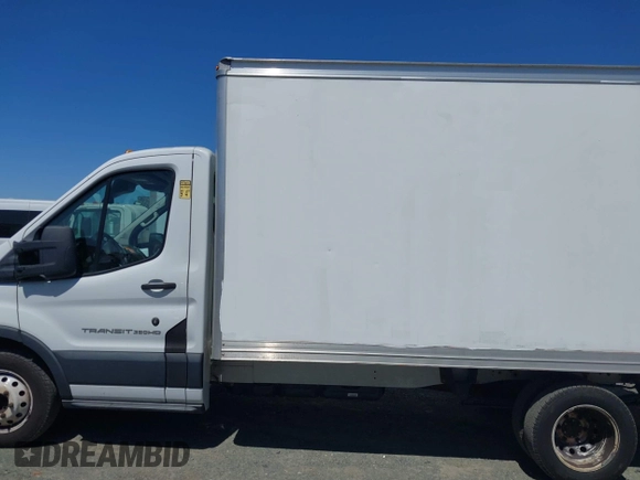 2018 Ford Transit z VIN 1FDBF8ZM6JKA62161, wystawiony jako IAAI lot #42468263 z przebiegiem 70 057 mil mil oraz . Historia ofert i sprzedaży dostępna na DreamBid. Obrazek 14.
