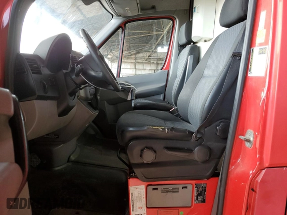 2012 Freightliner Sprinter z VIN WDYPE8CC8C5618781, wystawiony jako Copart lot #51819545 z przebiegiem 419 874 mil mil oraz Tytuł czysty. Historia ofert i sprzedaży dostępna na DreamBid. Obrazek 7.