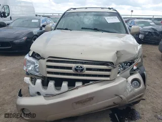 2006 Toyota Highlander w/3rd Row with VIN JTEEP21A960163299, listed as a IAAI auction lot 41179758 with 205,521 mi miles. Bid and sale history available at carsss.com. Image 6.