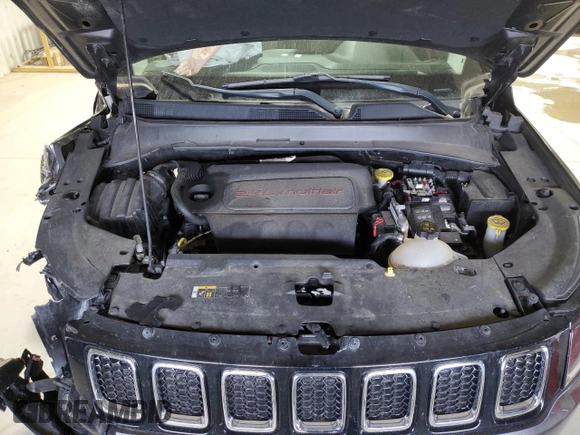 2019 Jeep Compass Altitude z VIN 3C4NJDBB9KT813447, wystawiony jako Copart lot #50494595 z przebiegiem 70 401 mil mil oraz Szkoda całkowita • Salvage title. Historia ofert i sprzedaży dostępna na DreamBid. Obrazek 14.