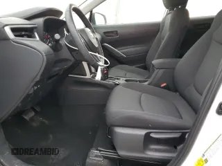 2024 Toyota Corolla Cross LE z VIN 7MUCAAAG2RV100676, wystawiony jako Copart lot #56000675 z przebiegiem 12 471 mil mil oraz Tytuł czysty. Historia ofert i sprzedaży dostępna na DreamBid. Obrazek 7.