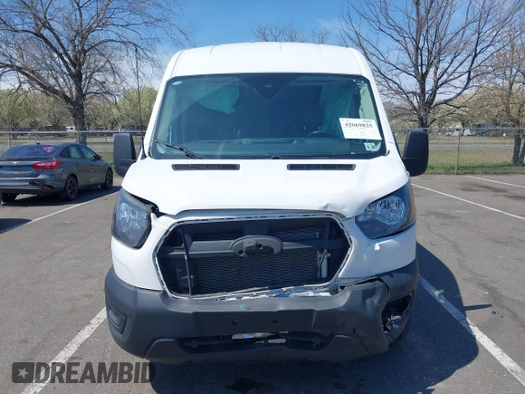 2024 Ford Transit Cargo z VIN 1FTBR1C84RKA39388, wystawiony jako IAAI lot #42069825 z przebiegiem 20 851 mil mil oraz . Historia ofert i sprzedaży dostępna na DreamBid. Obrazek 6.