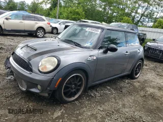 2007 MINI Hardtop S z VIN WMWMF73557TL90986, wystawiony jako Copart lot #57850585 z przebiegiem 185 423 mil mil oraz Szkoda całkowita • Salvage title. Historia ofert i sprzedaży dostępna na DreamBid. Obrazek 1.