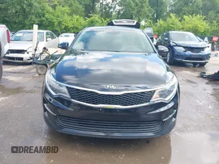 2017 Kia Optima LX z VIN 5XXGT4L35HG152515, wystawiony jako IAAI lot #42366917 z przebiegiem 102 256 mil mil oraz . Historia ofert i sprzedaży dostępna na DreamBid. Obrazek 12.