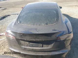 2024 Tesla Model S z VIN 5YJSA1E57RF545269, wystawiony jako Copart lot #87419784 z przebiegiem Nie podano mil oraz Szkoda całkowita • Salvage title. Historia ofert i sprzedaży dostępna na DreamBid. Obrazek 6.