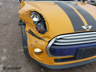 2016 MINI Cooper Hardtop 4 Door S with VIN WMWXU3C58G2B63277, listed as a IAAI auction lot 41566817 with 98,195 mi miles. Bid and sale history available at carsss.com. Image 6.