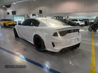 2021 Dodge Charger SRT Hellcat Widebody z VIN 2C3CDXL93MH662407, wystawiony jako Copart lot #58264615 z przebiegiem 56 012 mil mil oraz Czysty tytuł • Clean title. Historia ofert i sprzedaży dostępna na DreamBid. Obrazek 3.