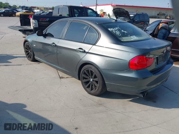 2009 BMW 3 Series 328i with VIN WBAPH77529NM46049, listed as a IAAI auction lot 42037870 with 1 mi miles. Bid and sale history available at carsss.com. Image 3.