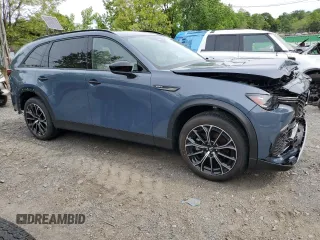2025 Mazda CX-70 Premium z VIN JM3KJDHA6S1113577, wystawiony jako Copart lot #58787325 z przebiegiem 129 mil mil oraz Szkoda całkowita • Salvage title. Historia ofert i sprzedaży dostępna na DreamBid. Obrazek 4.