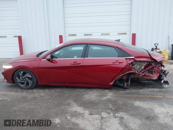 2025 Hyundai Elantra SEL Convenience z VIN KMHLS4DG4SU881217, wystawiony jako IAAI lot #41172300 z przebiegiem 1 418 mil mil oraz . Historia ofert i sprzedaży dostępna na DreamBid. Obrazek 14.