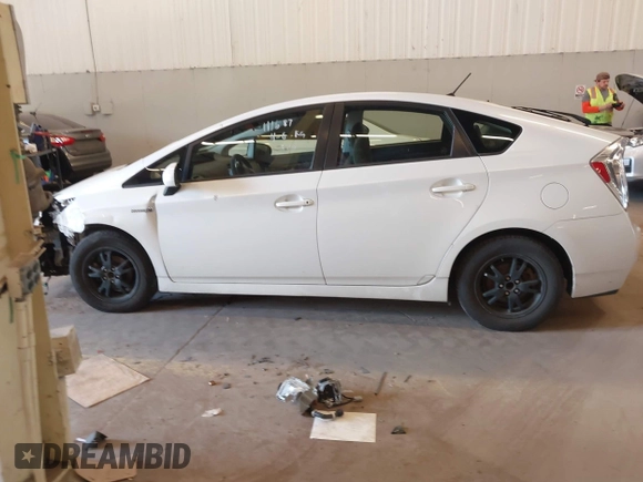 2015 Toyota Prius Four z VIN JTDKN3DU2F0470886, wystawiony jako IAAI lot #42157691 z przebiegiem 108 400 mil mil oraz . Historia ofert i sprzedaży dostępna na DreamBid. Obrazek 15.