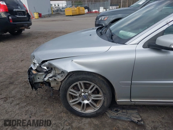 2007 Volvo S60 2.5L Turbo with VIN YV1RH592072609664, listed as a IAAI auction lot 41865512 with 200,528 mi miles. Bid and sale history available at carsss.com. Image 18.