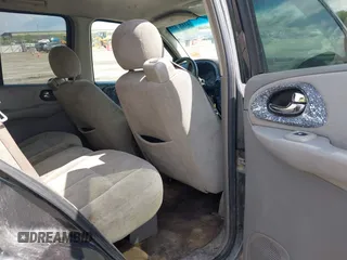 2005 Chevrolet TrailBlazer LT with VIN 1GNDT13S552269402, listed as a IAAI auction lot 42155633 with 242,288 mi miles and . Bid and sale history available at DreamBid. Image 8.
