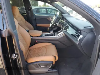 2023 Audi RS Q8 z VIN WU1ARBF1XPD019067, wystawiony jako Copart lot #45020084 z przebiegiem 7297 mil mil oraz . Historia ofert i sprzedaży dostępna na DreamBid. Obrazek 7.