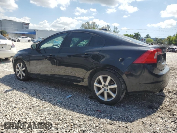2016 Volvo S60 T5 Drive-E z VIN YV126MFJ7G2407868, wystawiony jako Copart lot #57819665 z przebiegiem 138 022 mil mil oraz Czysty tytuł • Clean title. Historia ofert i sprzedaży dostępna na DreamBid. Obrazek 2.