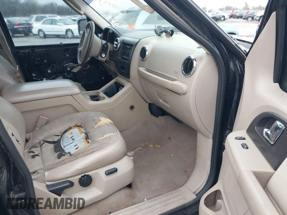 2005 Ford Expedition Eddie Bauer с VIN 1FMFU17585LA60924, выставлен на аукционе IAAI как лот 41845434 с пробегом 259 868 миль миль и . История ставок и продаж доступна на DreamBid. Изображение 5.