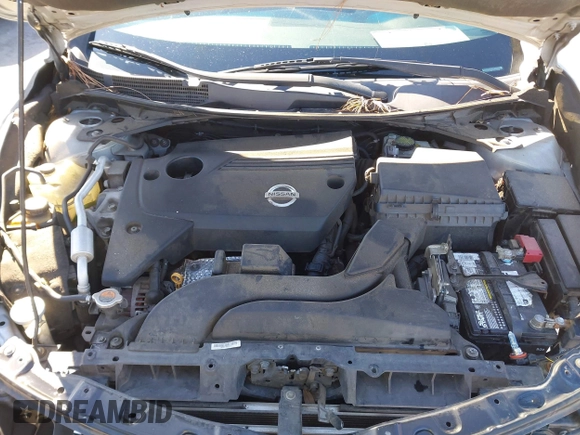 2013 Nissan Altima SV with VIN 1N4AL3AP7DC112135, listed as a IAAI auction lot 41720386 with 171,721 mi miles and . Bid and sale history available at carsss.com. Image 10.