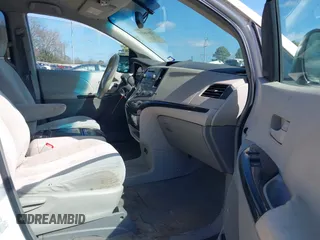 2011 Toyota Sienna LE AAS with VIN 5TDKK3DC5BS057805, listed as a IAAI auction lot 41630470 with 172,345 mi miles. Bid and sale history available at carsss.com. Image 5.