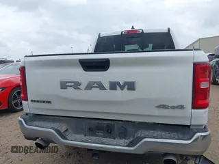 2025 Ram 1500 Big Horn z VIN 1C6SRFFPXSN581512, wystawiony jako IAAI lot #42158063 z przebiegiem 35 469 mil mil oraz . Historia ofert i sprzedaży dostępna na DreamBid. Obrazek 16.