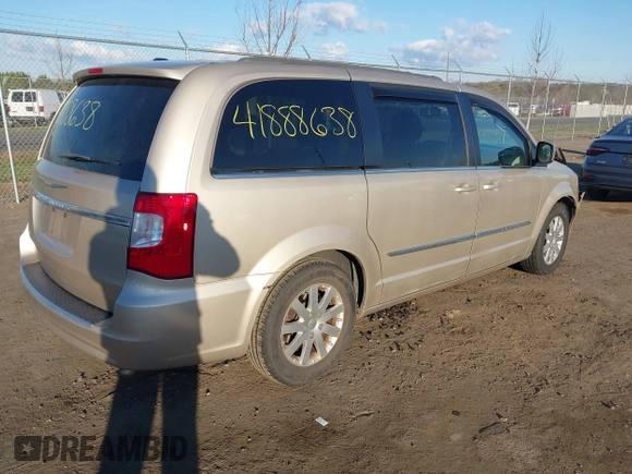 2015 Chrysler Town & Country Touring with VIN 2C4RC1BG8FR537647, listed as a IAAI auction lot 41888638 with 146,866 mi miles. Bid and sale history available at carsss.com. Image 4.