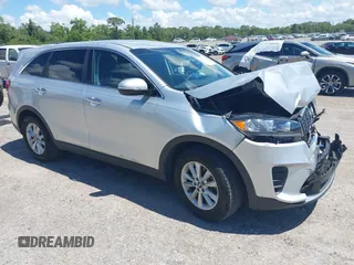 2020 Kia Sorento LX z VIN 5XYPG4A35LG668918, wystawiony jako IAAI lot #42265036 z przebiegiem 48 153 mil mil oraz . Historia ofert i sprzedaży dostępna na DreamBid. Obrazek 1.