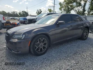2015 Chrysler 300 S z VIN 2C3CCAGG9FH793109, wystawiony jako Copart lot #57570845 z przebiegiem 159 732 mil mil oraz Szkoda całkowita • Salvage title. Historia ofert i sprzedaży dostępna na DreamBid. Obrazek 1.