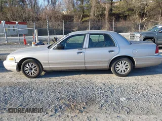 2005 Ford Crown Victoria LX z VIN 2FAFP74W85X121984, wystawiony jako IAAI lot #41427678 z przebiegiem 113 437 mil mil oraz . Historia ofert i sprzedaży dostępna na DreamBid. Obrazek 14.
