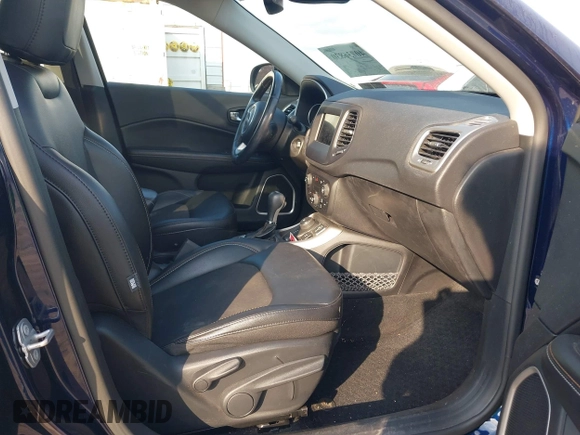 2019 Jeep Compass Latitude with VIN 3C4NJDBB0KT818133, listed as a IAAI auction lot 40736830 with 37,714 mi miles. Bid and sale history available at carsss.com. Image 5.