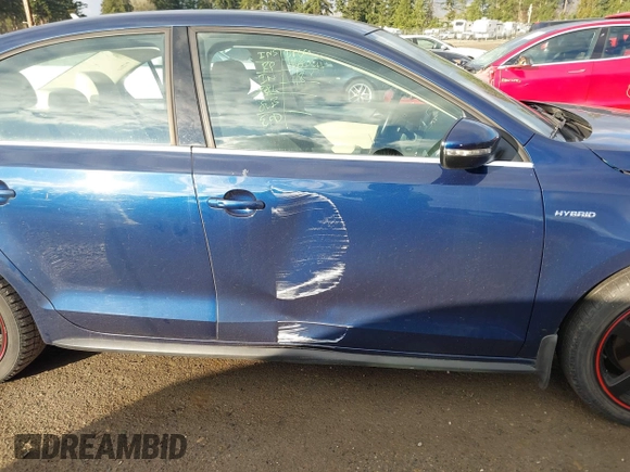 2013 Volkswagen Jetta Hybrid SEL with VIN 3VW637AJ2DM303167, listed as a IAAI auction lot 41353536 with 64,964 mi miles and . Bid and sale history available at DreamBid. Image 13.