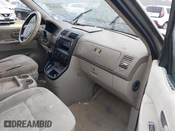 2005 Kia Sedona LX with VIN KNDUP132056674430, listed as a IAAI auction lot 41553321 with 136,734 mi miles. Bid and sale history available at carsss.com. Image 5.