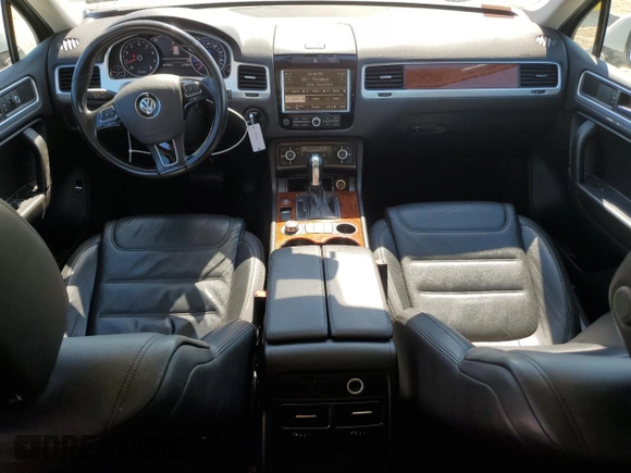 2014 Volkswagen Touareg Lux z VIN WVGEF9BP4ED011436, wystawiony jako Copart lot #74207144 z przebiegiem 207 059 mil mil oraz Szkoda całkowita • Salvage title. Historia ofert i sprzedaży dostępna na DreamBid. Obrazek 8.