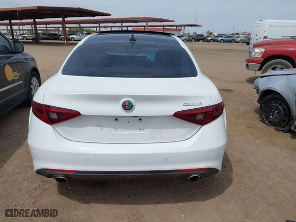 2017 Alfa Romeo Giulia Ti with VIN ZARFAECN5H7554526, listed as a IAAI auction lot 41943557 with 82,222 mi miles. Bid and sale history available at carsss.com. Image 15.
