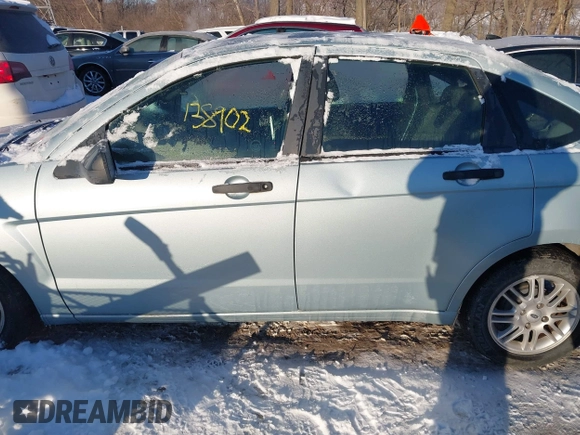 2009 Ford Focus SE z VIN 1FAHP35N79W262568, wystawiony jako IAAI lot #41288346 z przebiegiem 138 902 mil mil oraz . Historia ofert i sprzedaży dostępna na DreamBid. Obrazek 14.