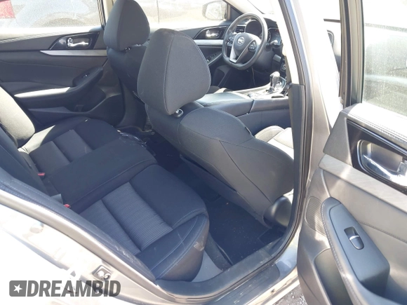 2017 Nissan Maxima SV with VIN 1N4AA6AP3HC416740, listed as a IAAI auction lot 42063451 with 64,679 mi miles and . Bid and sale history available at DreamBid. Image 8.