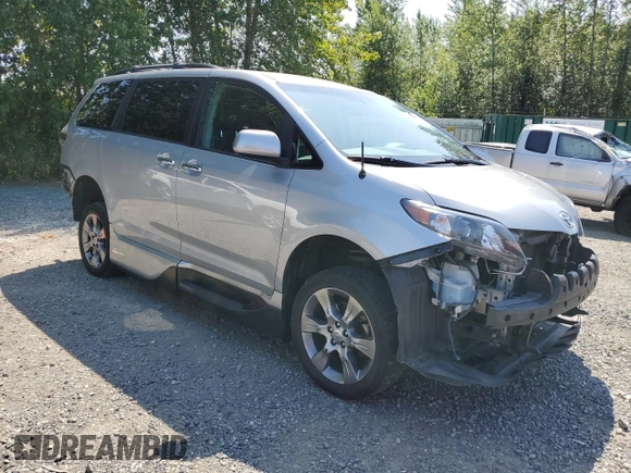 2014 Toyota Sienna SE z VIN 5TDXK3DC1ES457564, wystawiony jako Copart lot #59390205 z przebiegiem 131 090 mil mil oraz Szkoda całkowita • Salvage title. Historia ofert i sprzedaży dostępna na DreamBid. Obrazek 4.