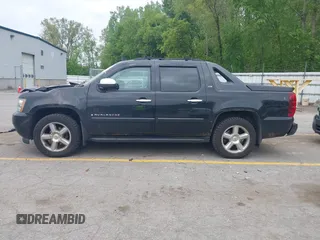 2007 Chevrolet Avalanche 3LT z VIN 3GNFK12307G292585, wystawiony jako IAAI lot #42303468 z przebiegiem 147 480 mil mil oraz . Historia ofert i sprzedaży dostępna na DreamBid. Obrazek 14.
