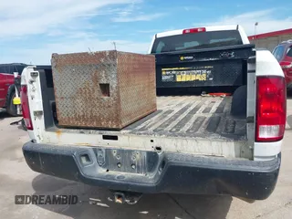 2017 Ram 1500 Tradesman z VIN 3C6JR6DG5HG774182, wystawiony jako IAAI lot #42314140 z przebiegiem 132 895 mil mil oraz . Historia ofert i sprzedaży dostępna na DreamBid. Obrazek 16.