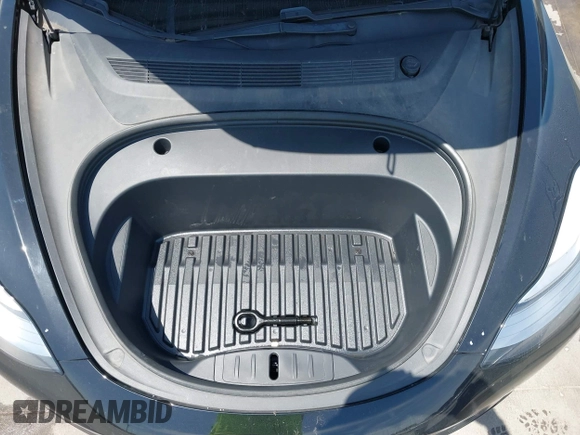 2020 Tesla Model 3 Standard Range Plus z VIN 5YJ3E1EA3LF611152, wystawiony jako IAAI lot #42256503 z przebiegiem 78 633 mil mil oraz . Historia ofert i sprzedaży dostępna na DreamBid. Obrazek 10.