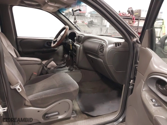 2004 Chevrolet TrailBlazer LS with VIN 1GNDT13S742420710, listed as a IAAI auction lot 41855491 with 209,315 mi miles. Bid and sale history available at carsss.com. Image 5.