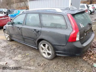 2011 Volvo V50 with VIN YV1672MW9B2603143, listed as a IAAI auction lot 41673995 with 139,845 mi miles. Bid and sale history available at carsss.com. Image 3.