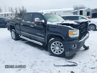 2018 GMC Sierra 2500HD Denali z VIN 1GT12UEY4JF103277, wystawiony jako IAAI lot #41480871 z przebiegiem 66 175 mil mil oraz . Historia ofert i sprzedaży dostępna na DreamBid. Obrazek 1.